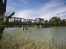 Abbotsford Bridge from the riverbank on the Victorian side