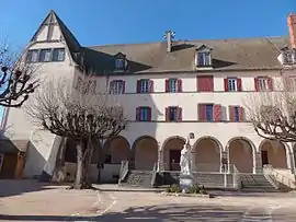 The town hall in Aigueperse