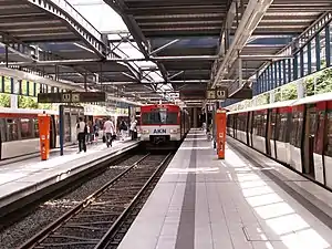 Norderstedt Mitte station, in the centre the A 2; left and right the underground (U 1)