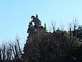 Statues over the triumphal arch