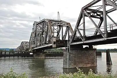 The swing span turned slightly, while closing