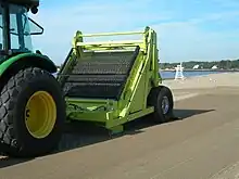 beach cleaner machine purifies sand