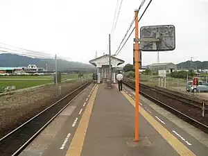 Platforms and tracks of Chūden Station. The passing loop can be seen to the right.