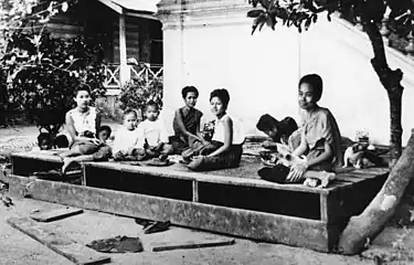 Princess Dara Rasmi, a princess of Chiang Mai wearing pha sin and pha biang at Dusit Palace, 1909