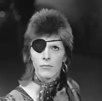 David Bowie - TopPop 1974 03.png