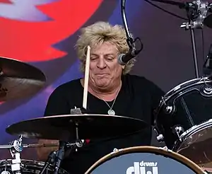 Brown performing with Dokken in 2018