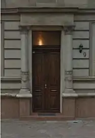 Details of the door at 9