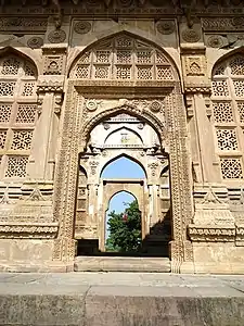 Jali at Champaner utilize traditional indian geometric patterns and Islamic geometry.