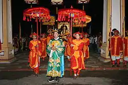 The procession of the emperor going towards the ritual altar.