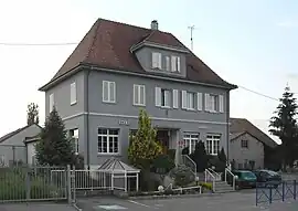 The town hall and school in Gommersdorf