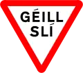 RUS 026Géill Slí (Yield sign in Irish)