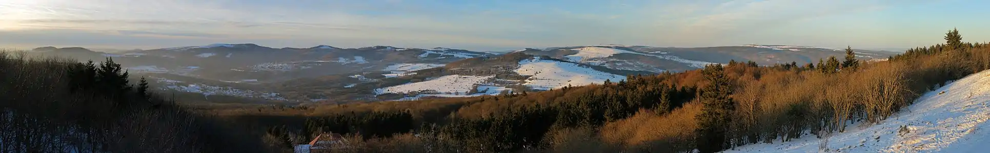 View from the Kreuzberg northward to the Dammersfeld Ridge with Kleiner- and Großer Auersberg, Dammersfeldkuppe, Eierhauckberg and Himmeldunkberg.