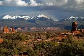 Mt. Tukuhnikivatz centered, from Arches National Park