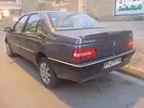 Peugeot 405 SLX, a very light facelift produced by Iran Khodro.