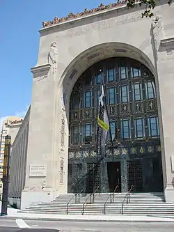 Fidelity Mutual Life Insurance Company Building (1926–28), Philadelphia.