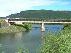 Outlet of Revelelva in Ranelva with the railway above