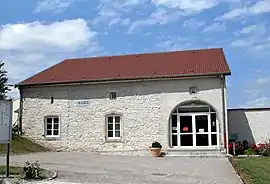 The town hall in Rugney