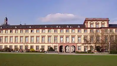 The Westflügel (West Wing) that hosts the department of law and the central lending library