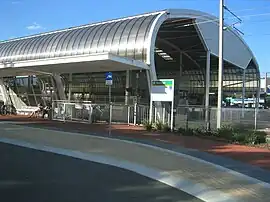 Kelmscott station shelter